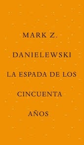 Portada de Mark Z. Danielewski La espada de los cincuenta años Editorial Alpha Decay